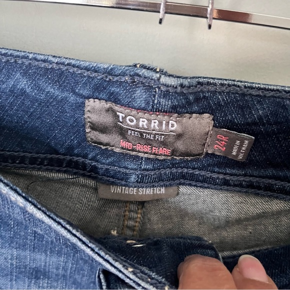 Torrid Mid Rise Distressed Flare Jean Size 24 - Picture 6 of 6